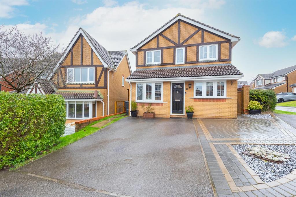 Brampton Gardens, Basingstoke RG22 3 bed detached house for sale £450,000