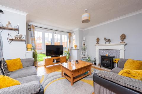 9 Brampton Gardens, Hatch Warren, Basingstoke, RG22 4RL