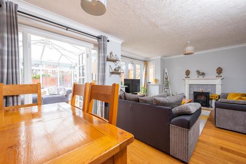 9 Brampton Gardens, Hatch Warren, Basingstoke, RG22 4RL