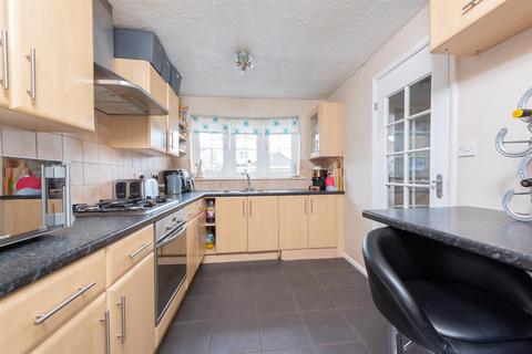 9 Brampton Gardens, Hatch Warren, Basingstoke, RG22 4RL