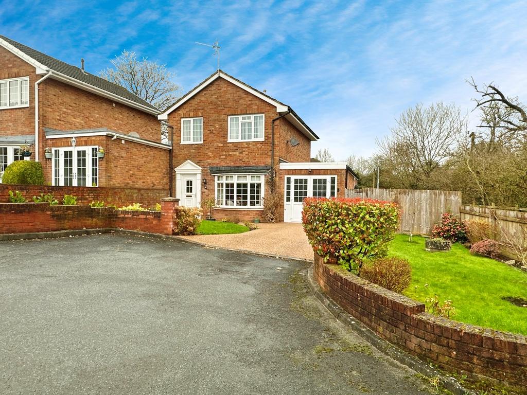 Croesonen Parc, Abergavenny NP7 4 bed link detached house for sale £