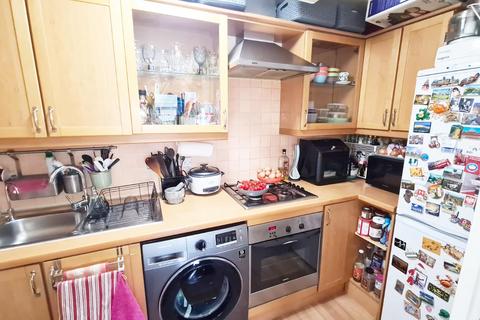 2 bedroom flat for sale, Hirst Crescent, Wembley