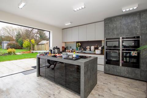81 Addington Road, West Wickham, BR4 9BG