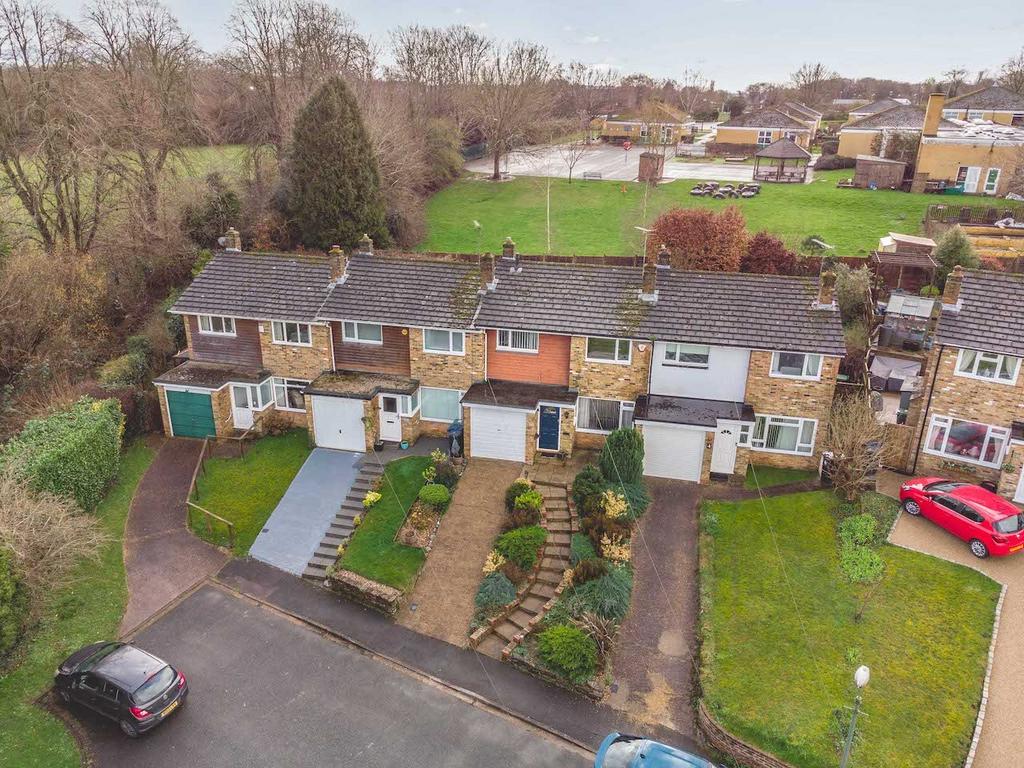Hillside Close, Chalfont St Giles HP8 3 bed terraced house for sale £