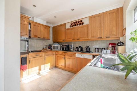 3 Hillside Close, Chalfont St Giles, HP8 4JN