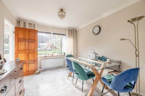 3 Hillside Close, Chalfont St Giles, HP8 4JN