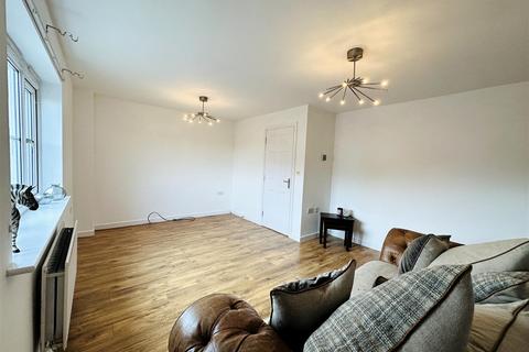 4 bedroom terraced house for sale - Violet Close, Castleford