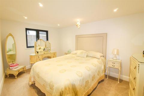 2 bedroom apartment for sale, Market Place South, Ripon