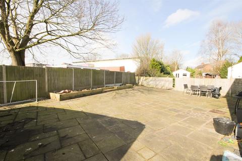 58 The Birches, Cheadle, Stoke-on-trent, ST10 1EJ
