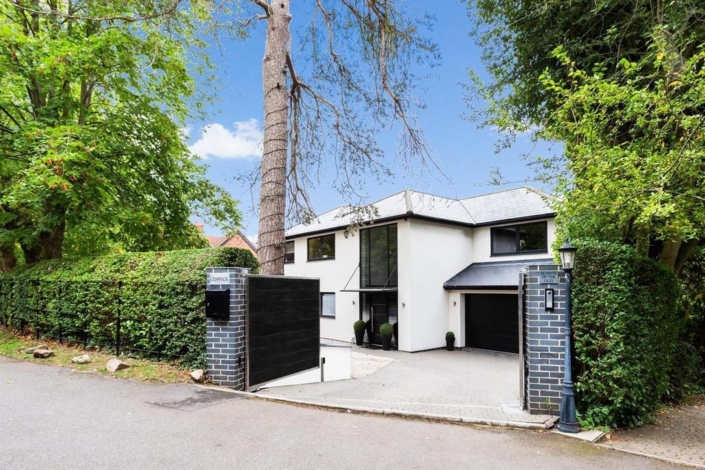 Kendal Avenue, Epping, Essex 4 bed detached house for sale £2,000,000