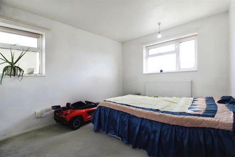 3 bedroom semi-detached house for sale, Mansel Close, Slough