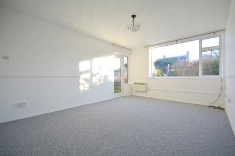 2 bedroom flat to rent - Wellington House, Beresford Gdns, Margate CT9 3AW