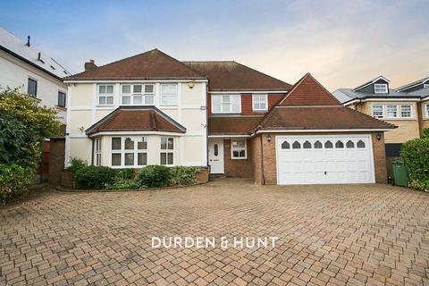 5 bedroom detached house to rent, Parkstone Avenue, Emerson Park