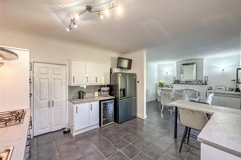 22 Brooklyn Drive, Rayleigh, SS6 9LW