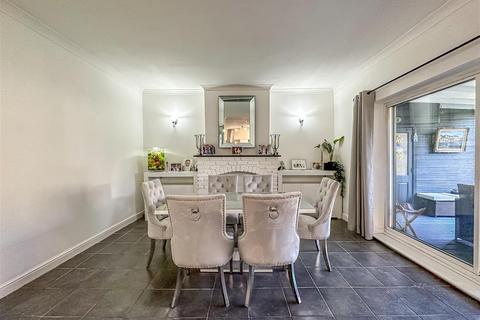 22 Brooklyn Drive, Rayleigh, SS6 9LW