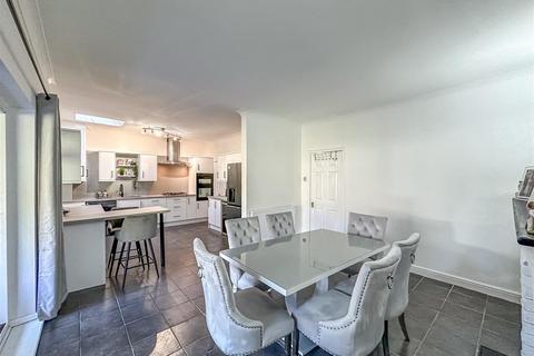 22 Brooklyn Drive, Rayleigh, SS6 9LW