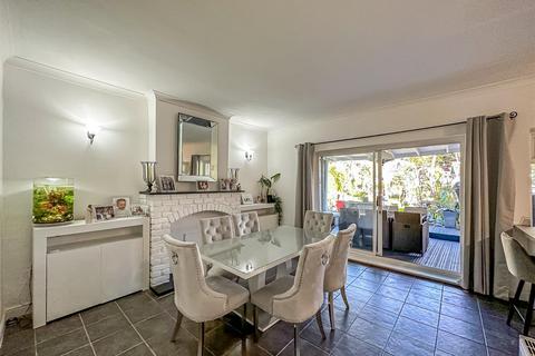 22 Brooklyn Drive, Rayleigh, SS6 9LW
