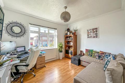 22 Brooklyn Drive, Rayleigh, SS6 9LW