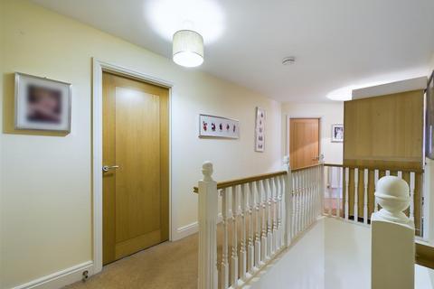 5 bedroom detached house for sale, Barn Close, Pound Hill, Crawley