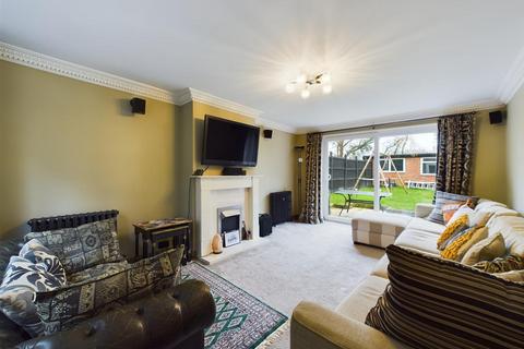 3 bedroom end of terrace house for sale - Mulberry Road, Crawley