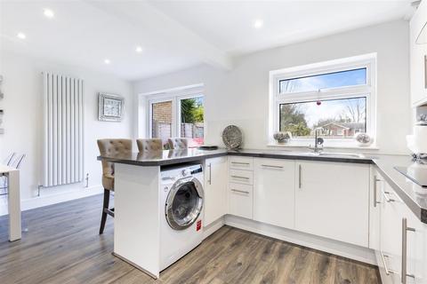 75 High Beeches, Banstead, SM7 1NW