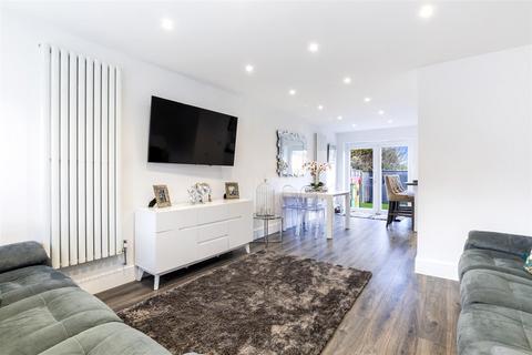 75 High Beeches, Banstead, SM7 1NW