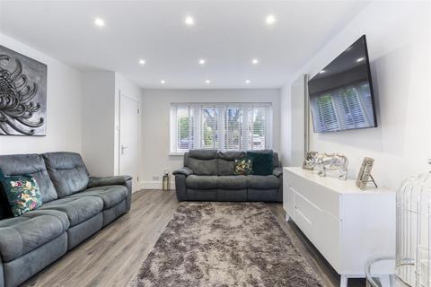 75 High Beeches, Banstead, SM7 1NW