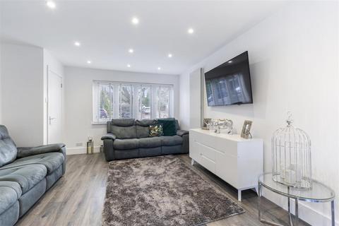 75 High Beeches, Banstead, SM7 1NW