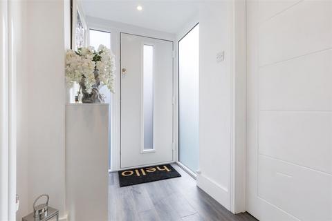 75 High Beeches, Banstead, SM7 1NW