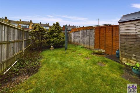 2 bedroom end of terrace house for sale, Fulmar Road, Strood