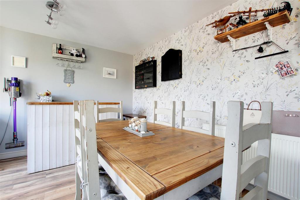 Kitchen/Dining Area