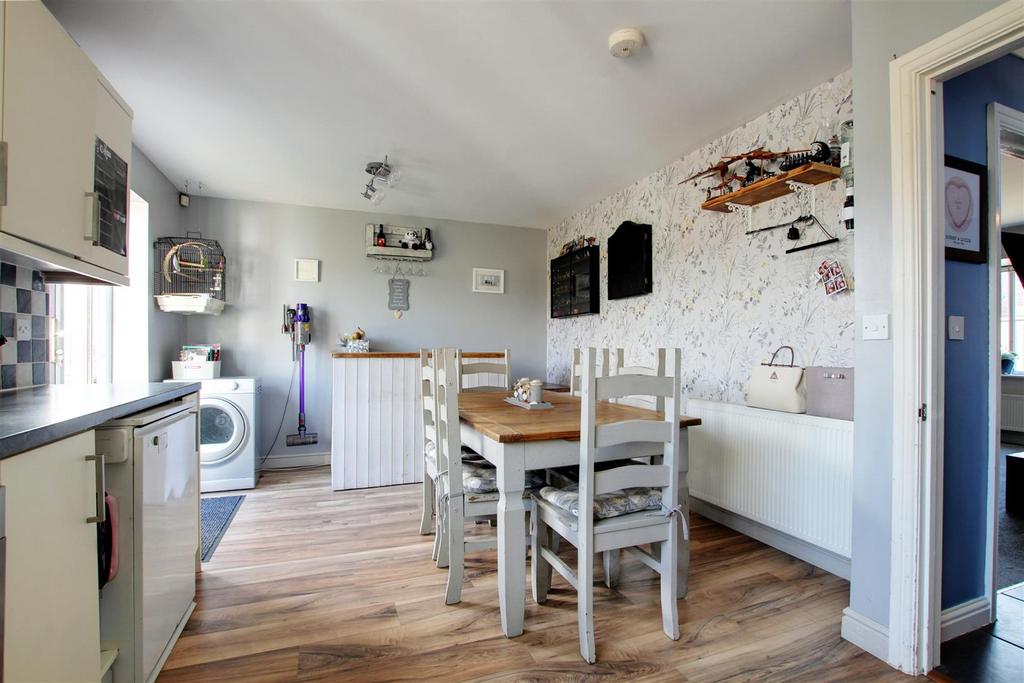 Kitchen/Dining Area