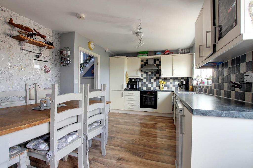 Kitchen/Dining Area