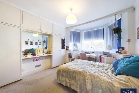 27a Studland Road, London, W7 3QU