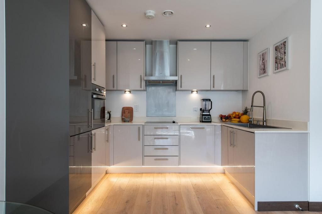Langley Square, Dartford 1 bed flat for sale £250,000