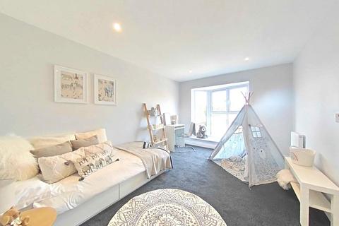 3 bedroom end of terrace house for sale, Chestnut Drive, Burnham SL1