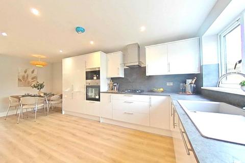 3 bedroom end of terrace house for sale, Chestnut Drive, Burnham SL1