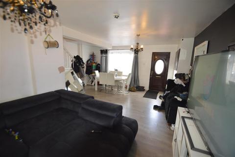 3 bedroom terraced house for sale, Davington Road, Dagenham