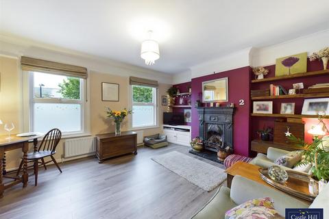 8 Shirley Gardens, London, W7 3PT