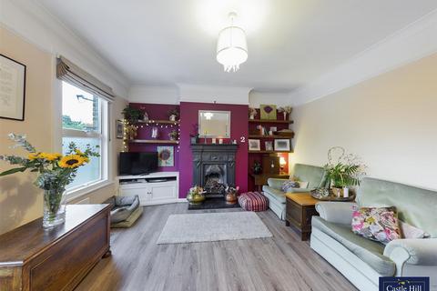 8 Shirley Gardens, London, W7 3PT
