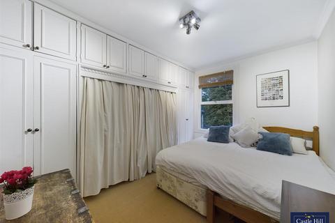 8 Shirley Gardens, London, W7 3PT