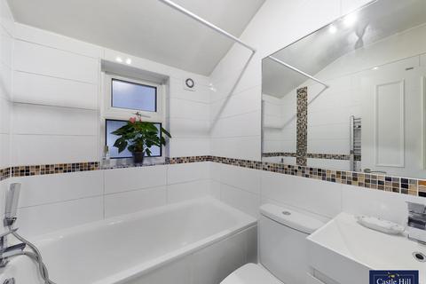 8 Shirley Gardens, London, W7 3PT