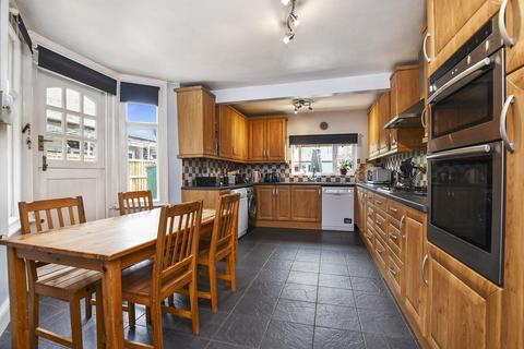 30 Seward Road, London, W7 2JR