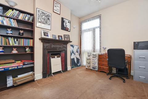 30 Seward Road, London, W7 2JR