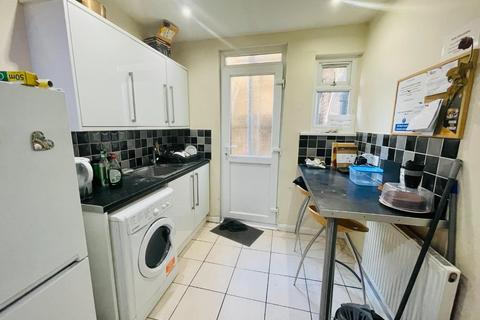 1 bedroom in a house share to rent, Gordon Road, West Ealing W13