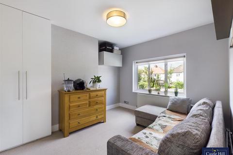 70 Mayfield Gardens, London, W7 3RH
