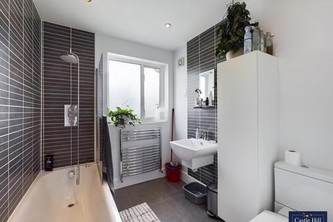 70 Mayfield Gardens, London, W7 3RH