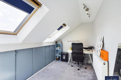 70 Mayfield Gardens, London, W7 3RH