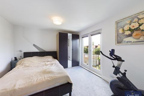 70 Mayfield Gardens, London, W7 3RH