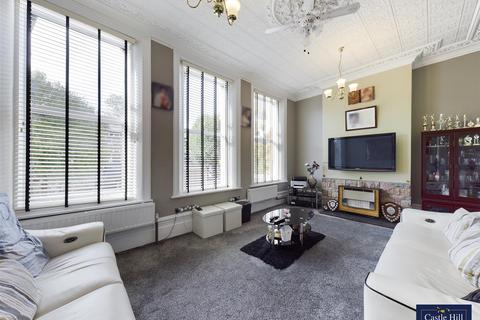 14 The Avenue, London, W13 8PH